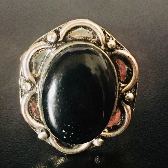 Black Stone and Silver Ring, Size 7 1/2 - Picture 10 of 10
